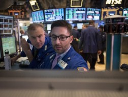 Thượng viện bác bỏ kế hoạch ngân sách thay thế, S&P 500 giảm nhẹ 