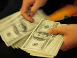 Những rủi ro ngày càng tăng đối với đồng USD