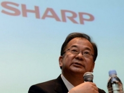 Chủ tịch Sharp, Takashi Okuda công bố kết quả kinh doanh quý 3 vừa qua tại Tokyo (Nguồn: AFP)