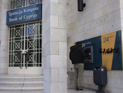 Chủ tịch ngân hàng lớn nhất đảo Síp từ chức 