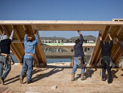 Chứng khoán Mỹ giảm điểm sau số liệu sản xuất