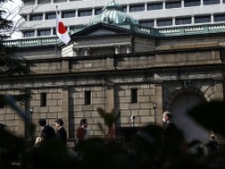 Yên Nhật thấp nhất kể từ 2009 sau động thái của BoJ 