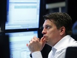 Phố Wall lao dốc với lợi nhuận đáng thất vọng của các doanh nghiệp