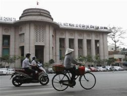 Reuters: Việt Nam quá chậm chạp trong giải quyết nợ xấu