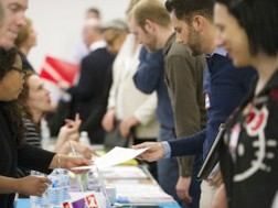 Mỹ: Tỷ lệ thất nghiệp thấp nhất 4 năm