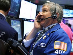 Dow Jones bứt phá qua mốc 15.000 điểm