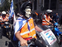 Hy Lạp: 2/3 thanh niên thất nghiệp, 1/3 dân số "ăn bám"