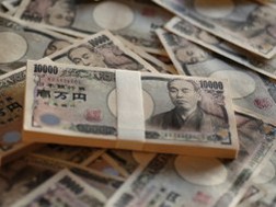 Yên xuyên thủng mốc 100 yên/USD