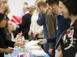 Mỹ: Số đơn xin trợ cấp thất nghiệp cao nhất 6 tuần