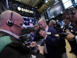 Thất vọng trước các số liệu, chứng khoán Mỹ dứt đà tăng 