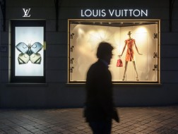 Vị thế của Louis Vuitton lung lay