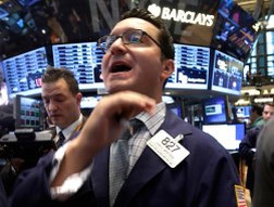 Dow Jones quay trở lại mốc kỷ lục