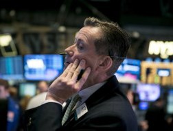 Dự báo Fed giảm QE vào tháng 9, phố Wall mất điểm