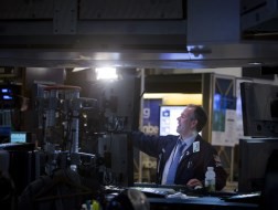 Phố Wall giảm điểm phiên đầu tuần