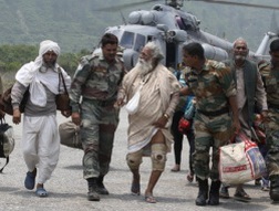 Ấn Độ: Lũ lụt nhấn chìm 5.000 người