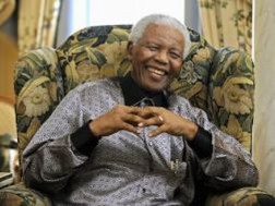 Cựu Tổng thống Nam Phi Nelson Mandela ở London, Anh hôm 24/6/2008.