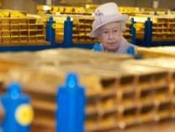 Nữ hoàng Anh thắng lớn từ bất động sản