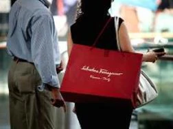 Báo động quả bom nợ ở Singapore