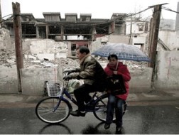 Châu Á: Chọn giàu tiền và giàu tình