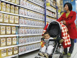 Phụ huynh Trung Quốc sợ hàng nội, chuộng hoàng ngoại