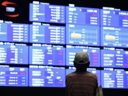 Yên, chứng khoán châu Á tăng vọt sau chiến thắng của ông Abe