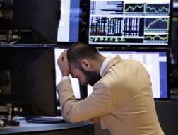 Phố Wall đỏ sàn, Nasdaq giảm 2%