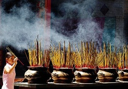 Nhang dùng hương liệu Trung Quốc, càng thơm càng độc