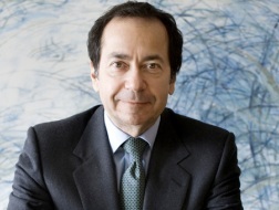 Tỷ phú John Paulson vẫn “ôm” một lượng vàng lớn