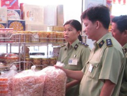 Tháng cao điểm về an toàn thực phẩm: &ldquo;Bắt là dính&rdquo;