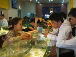 Giá vàng giảm hơn 200 nghìn đồng/lượng