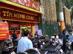 Giao dịch vàng sôi động hơn nhờ giá biến động mạnh (ảnh: K.Thuật)