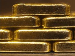 Deutsche Bank giảm mạnh dự báo giá vàng