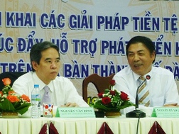 Trưởng Ban Nội chính Nguyễn Bá Thanh tiếp tục khuyến cáo ngân hàng