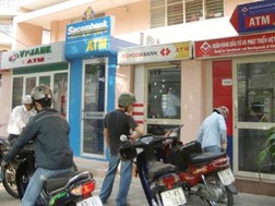 Các ngân hàng chiếm thị phần lớn đồng loạt thu phí nội mạng ATM