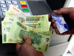 Việt Nam nên miễn phí ATM