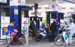 Giá xăng dầu thế giới giảm, DN tăng gấp đôi chiết khấu cho đại lý 