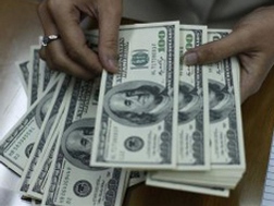 Giao dịch bằng USD trên liên ngân hàng sụt mạnh