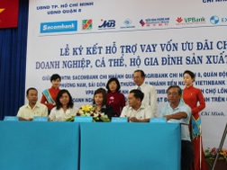 Hơn 2 tháng, Sacombank đã tung hơn 10.000 tỷ hỗ trợ sản xuất kinh doanh