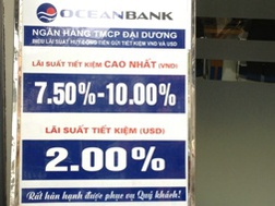 Các ngân hàng đồng loạt đưa lãi suất kỳ hạn ngắn còn 7,5%/năm