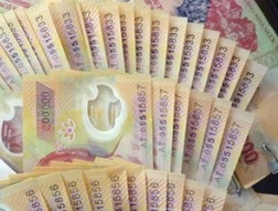 Lương nhân viên ngân hàng tiếp tục giảm mạnh