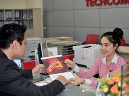 Sau hạ lãi suất, ngân hàng tiếp tục tung các gói hỗ trợ doanh nghiệp để kích tín dụng