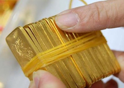 &ldquo;Bổn cũ soạn lại&rdquo;, giá vàng lại lình xình trước phiên đấu thầu