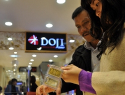 Giá vàng quay đầu giảm