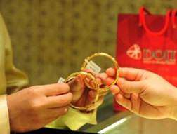 Đầu tuần, giá bán vàng ở sát 38,2 triệu đồng/lượng