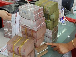 Đua tăng trưởng tín dụng và nguy cơ nợ xấu