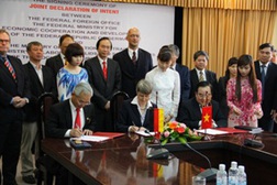 Toàn cảnh lễ ký kết