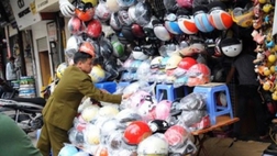 Tháng 3 phát hiện gần 900 cơ sở vi phạm quy định về kinh doanh mũ bảo hiểm 