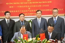 Ký Bản ghi nhớ hợp tác thương mại nông sản Việt - Trung