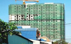 Trên thị trường chung cư Hà Nội từ cao cấp cho tới trung cấp, có hàng loạt dự án áp dụng hình thức bán hàng xây thô đồng thời với bán sản phẩm hoàn thiện