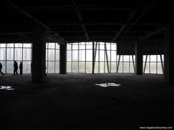 Cận cảnh trung tâm thương mại "ma" ở Trung Quốc